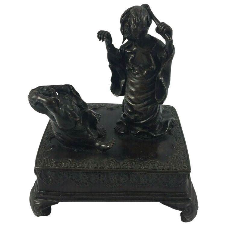 Bronze Japon patine chocolatée sorcière jeteuse de sorts XIXe