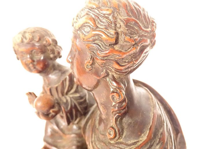 Statua intagliata della Vergine e del Bambino Gesù Legno di bosso 40 cm Fine XVIII secolo