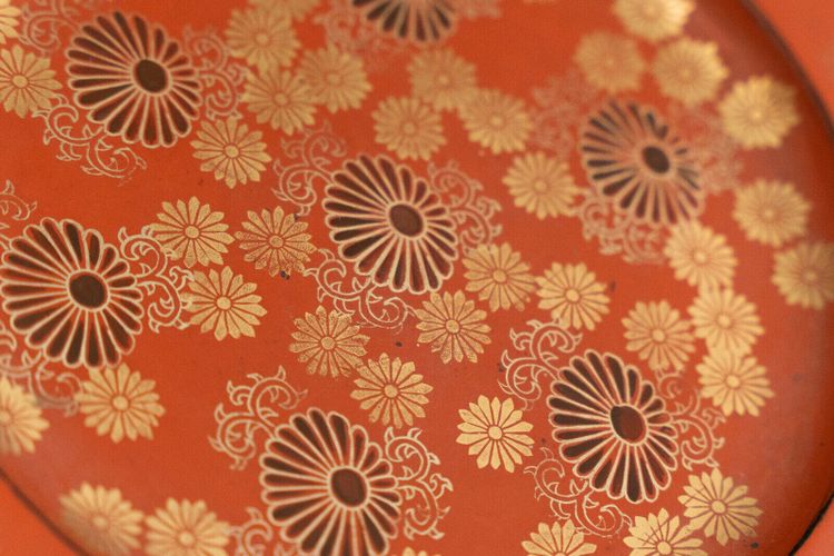 1900 Cina, supporto per piante in lacca rossa con riflessi dorati
