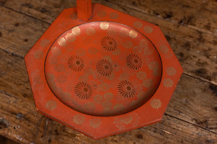 1900 Cina, supporto per piante in lacca rossa con riflessi dorati