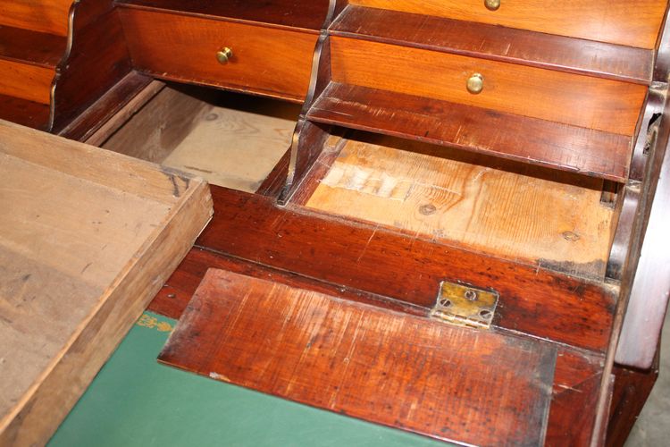 Scrivania a schiena d'asino in mogano massiccio Luigi XVI del XVIII secolo