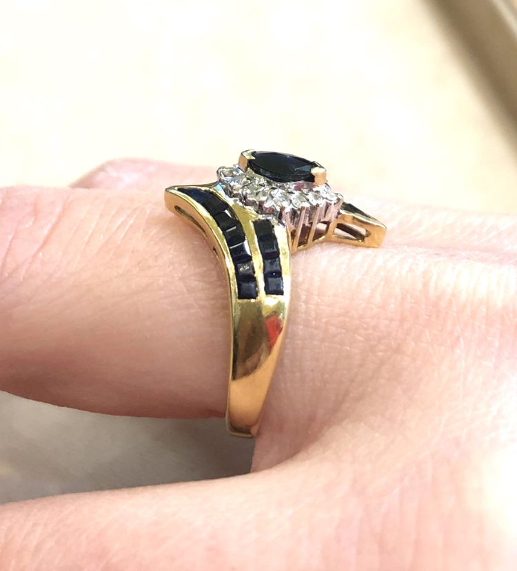 Anello con zaffiro e diamante
