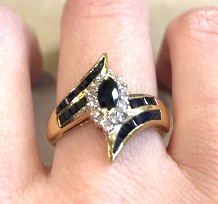 Anello con zaffiro e diamante