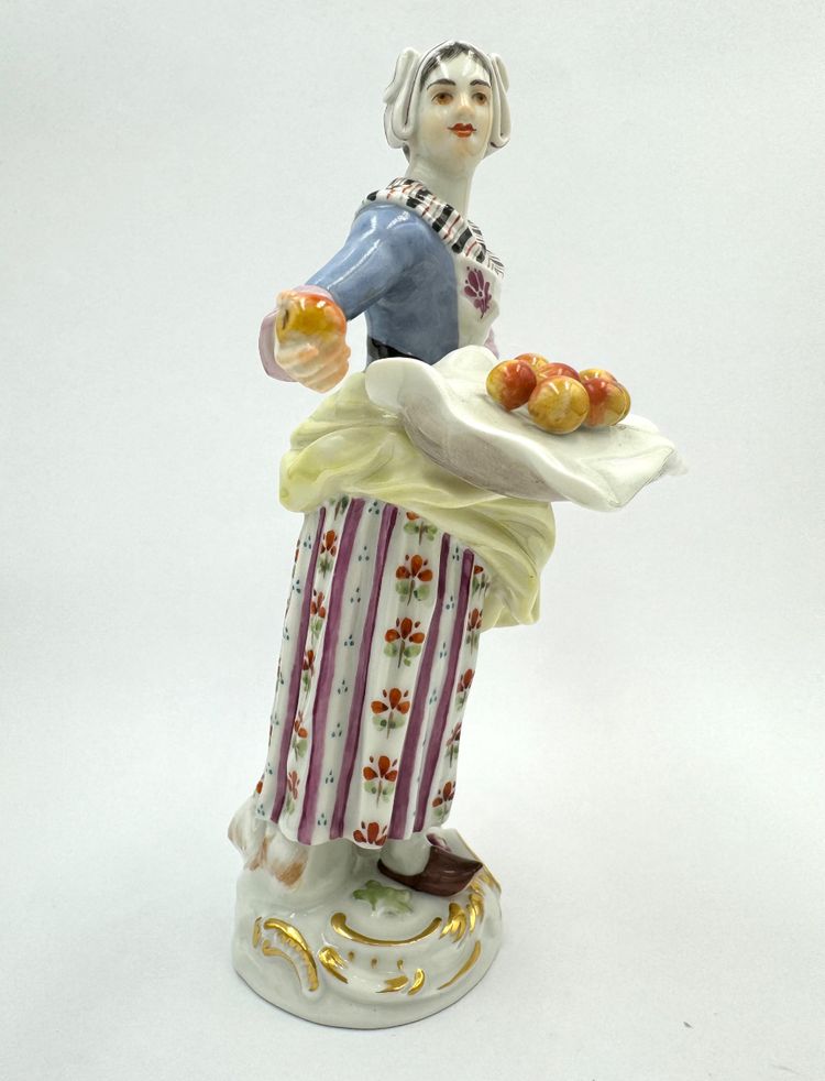Meissen - Les Cris De Paris, Vendeuse De Fruits (Obstverkäuferin)