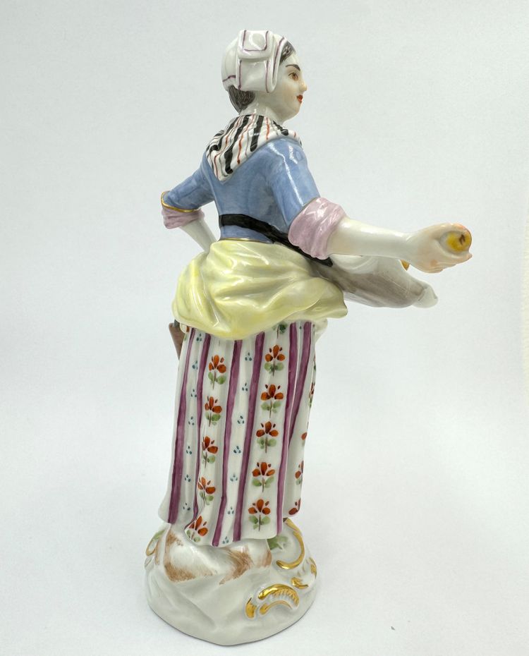 Meissen - Les Cris De Paris, Vendeuse De Fruits (Obstverkäuferin)