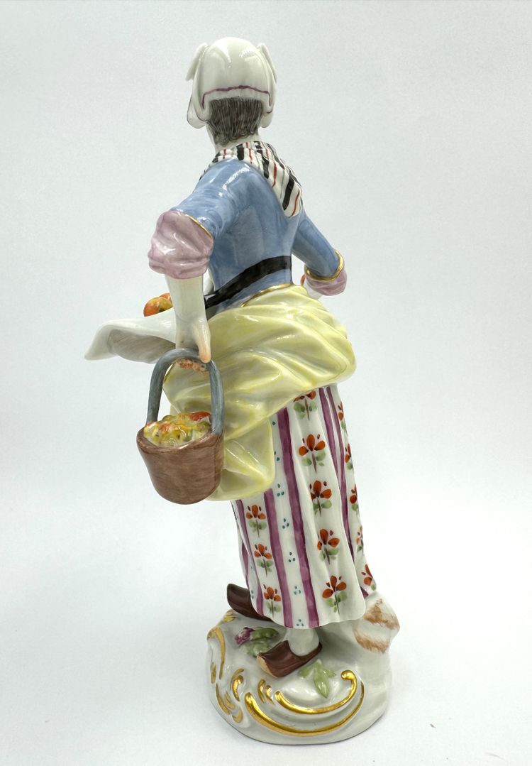 Meissen - Les Cris De Paris, Vendeuse De Fruits (Obstverkäuferin)