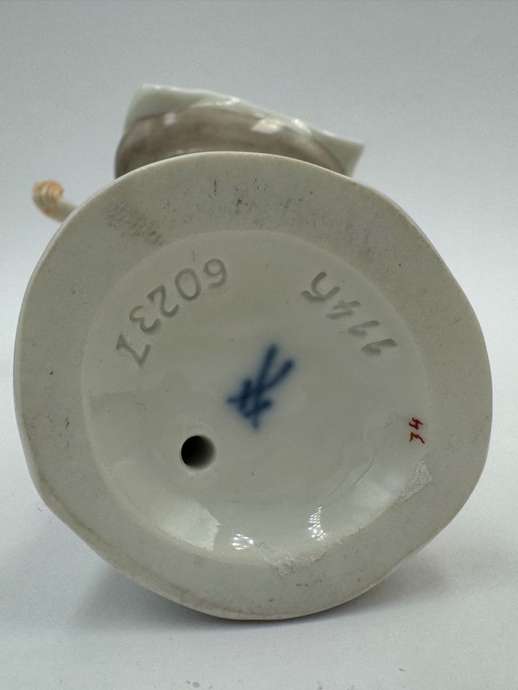 Meissen - Les Cris De Paris, Vendeuse De Fruits (Obstverkäuferin)