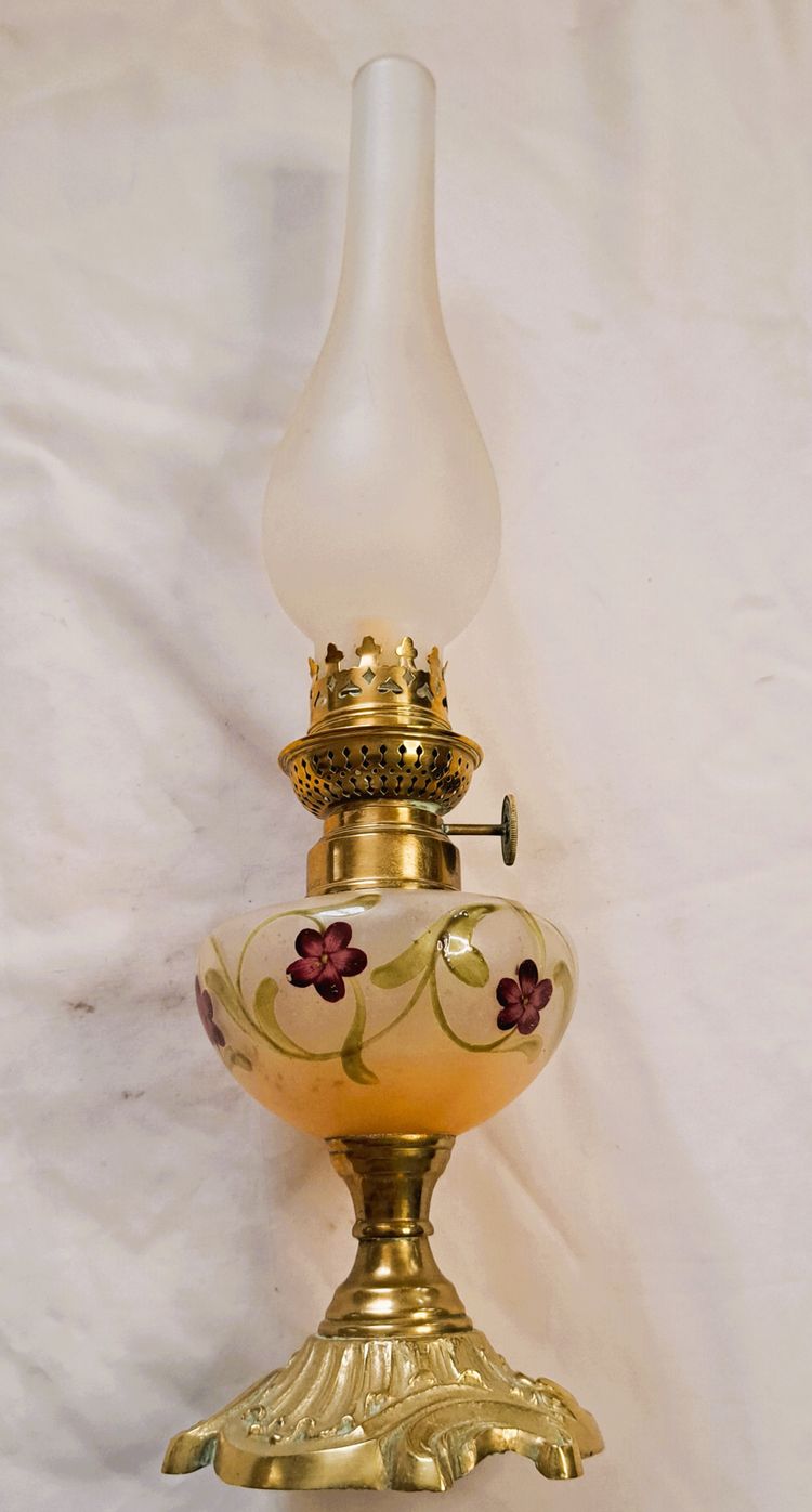 1900 Art Nouveau enamelled glass kerosene lamp with floral decoration and bronze base
