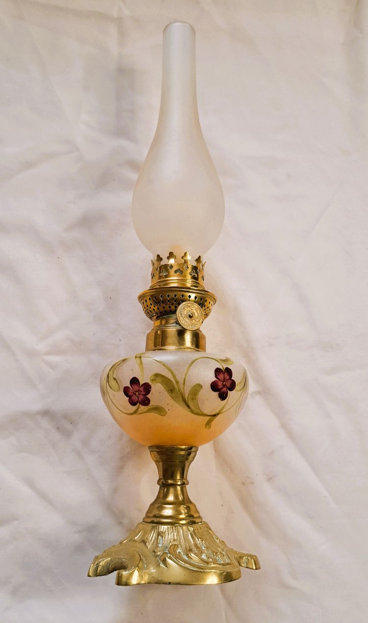 1900 Art Nouveau enamelled glass kerosene lamp with floral decoration and bronze base