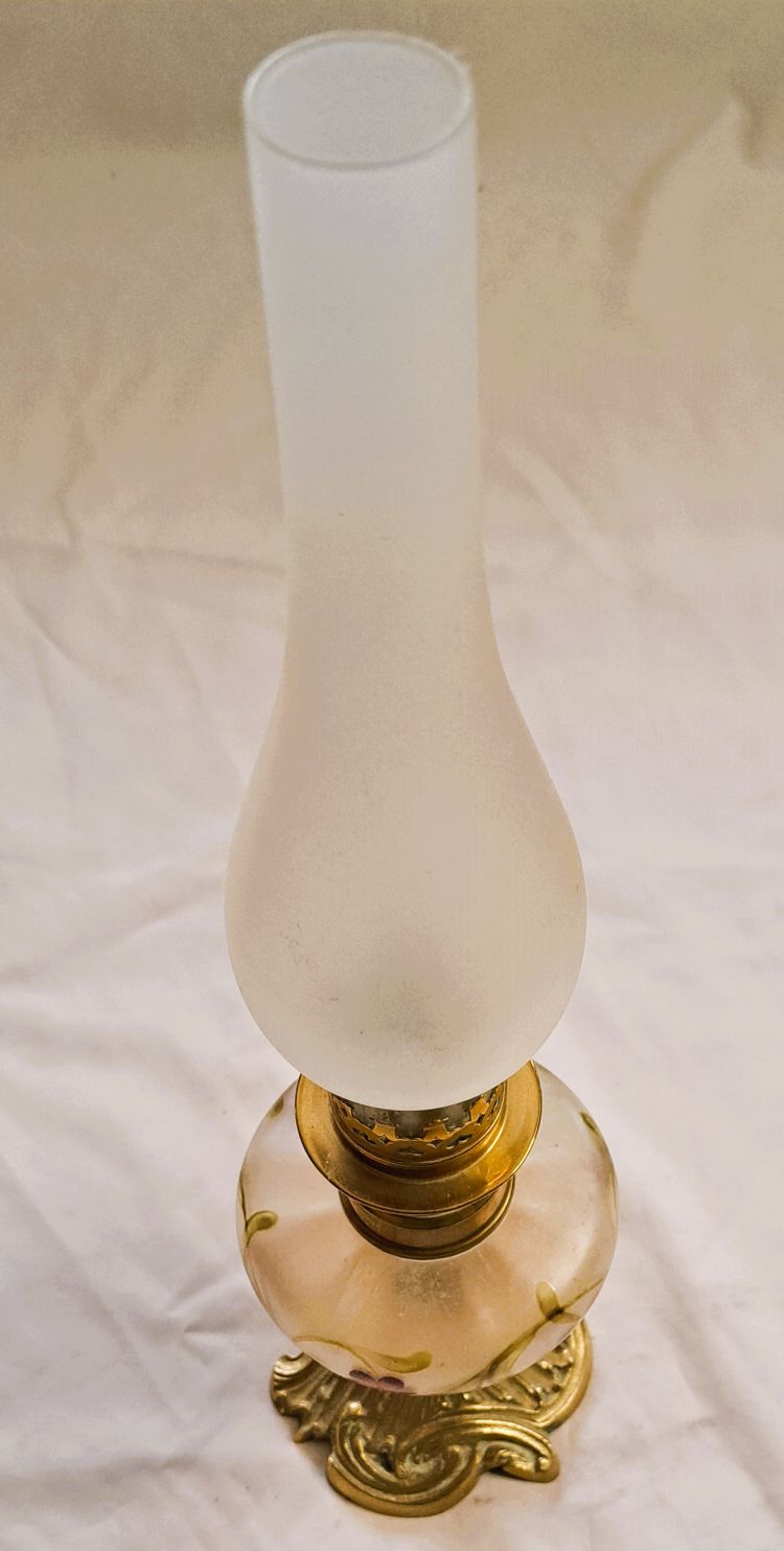1900 Art Nouveau enamelled glass kerosene lamp with floral decoration and bronze base