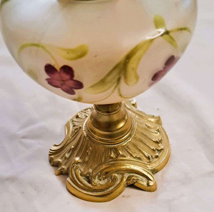 1900 Art Nouveau enamelled glass kerosene lamp with floral decoration and bronze base