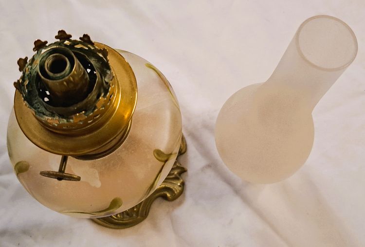 1900 Art Nouveau enamelled glass kerosene lamp with floral decoration and bronze base