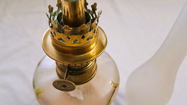 1900 Art Nouveau enamelled glass kerosene lamp with floral decoration and bronze base
