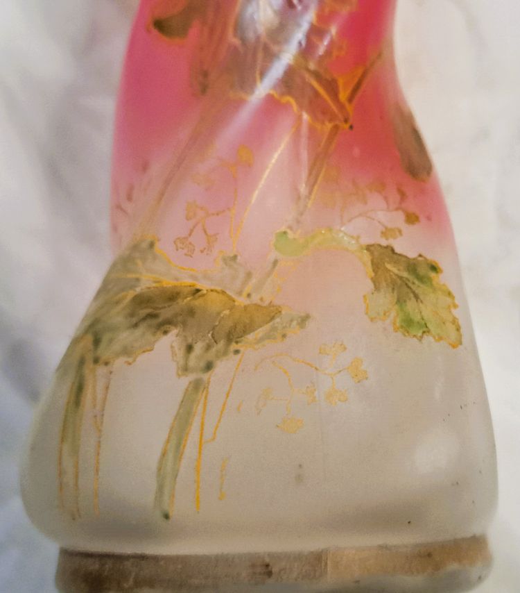 Paar Vasen François Théodore Legras aus emailliertem Twistglas auf rosafarbenem Grund Blumendekor Anfang XX