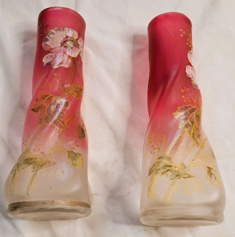 Paar Vasen François Théodore Legras aus emailliertem Twistglas auf rosafarbenem Grund Blumendekor Anfang XX