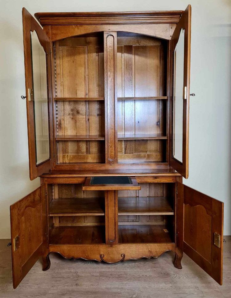Libreria rustica d'epoca in legno massiccio del XX secolo
