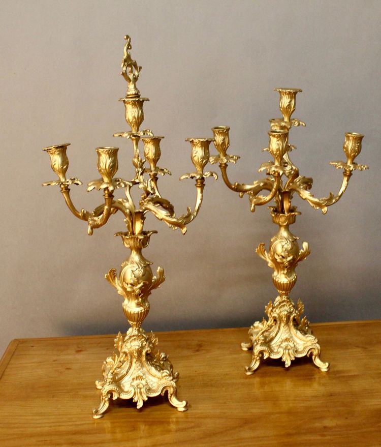 Coppia di candelieri in bronzo stile Rocaille