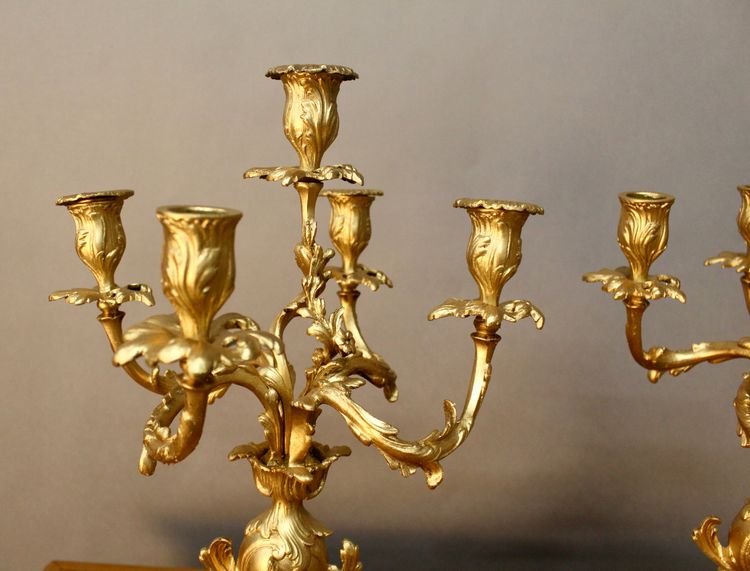 Coppia di candelieri in bronzo stile Rocaille