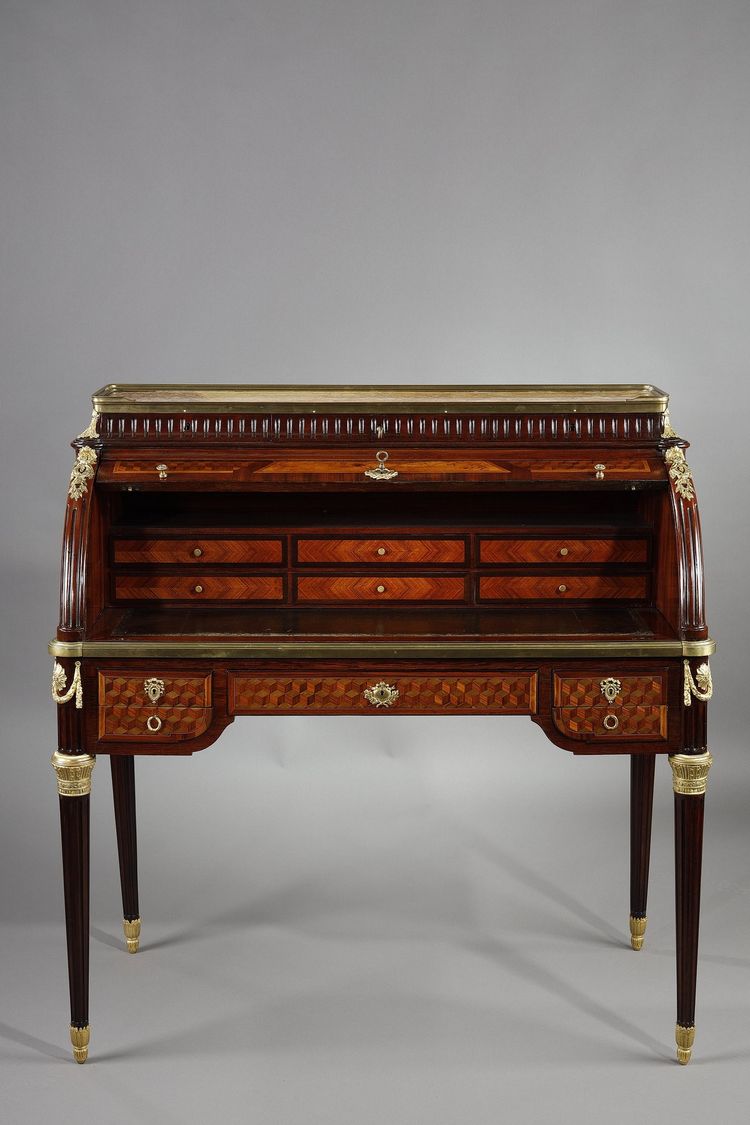 Bureau à cylindre de style Louis XVI en marqueterie et bronzes dorés, fin XIXe siècle