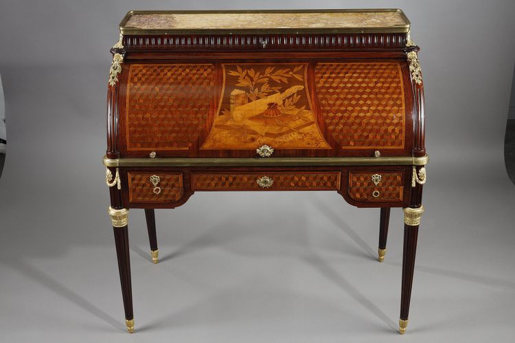 Bureau à cylindre de style Louis XVI en marqueterie et bronzes dorés, fin XIXe siècle