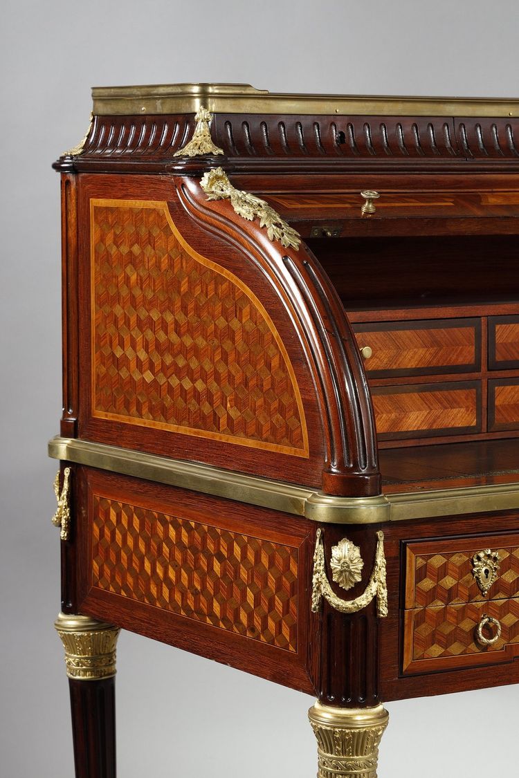 Bureau à cylindre de style Louis XVI en marqueterie et bronzes dorés, fin XIXe siècle