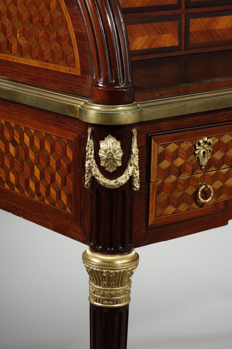 Bureau à cylindre de style Louis XVI en marqueterie et bronzes dorés, fin XIXe siècle