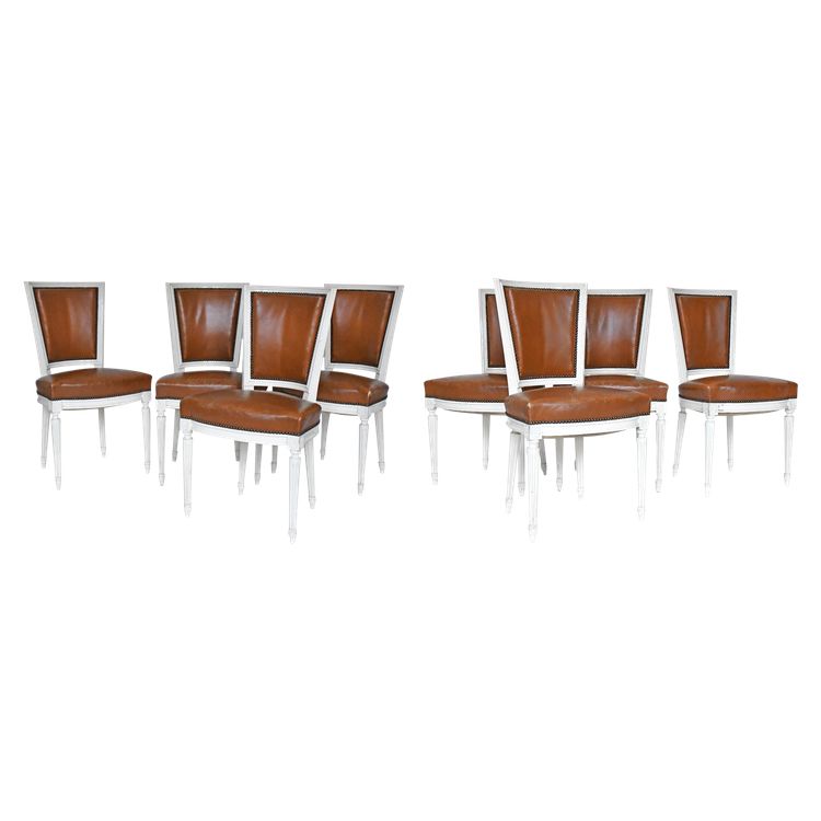 Set di 8 sedie in stile Luigi XVI in legno laccato bianco e rivestimento in pelle marrone