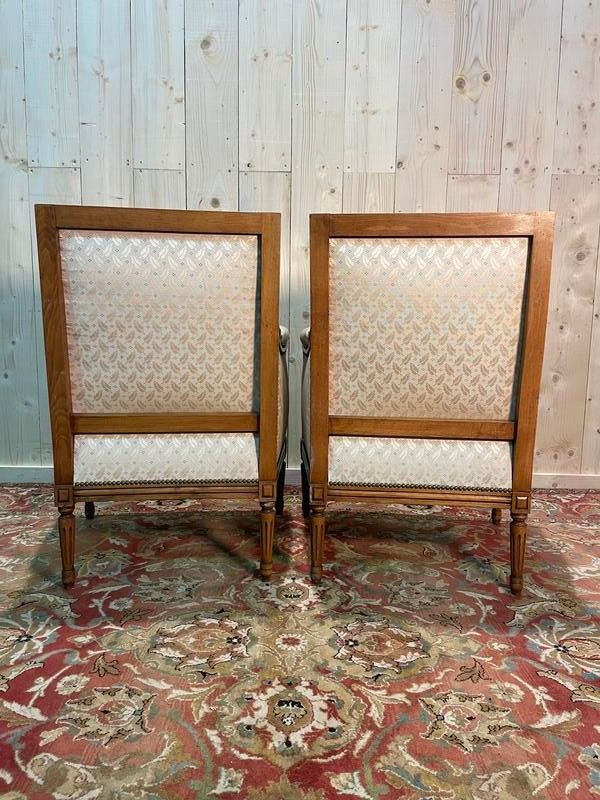 Paire de bergères de style Louis XVI