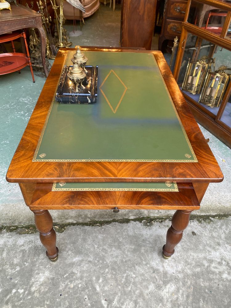 Restoration period mahogany desk in mahogany and leather, Jacob legs, 19th century