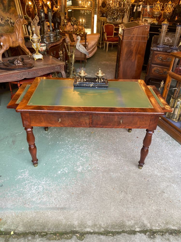 Restoration period mahogany desk in mahogany and leather, Jacob legs, 19th century