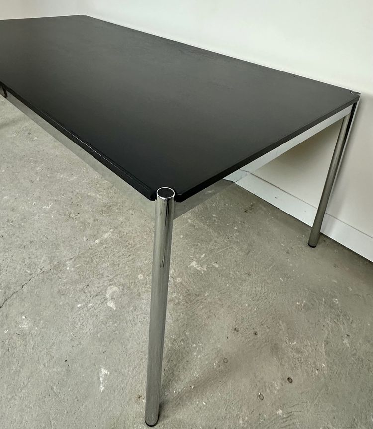 Table USM Haller T59 stratifié noir et acier chromé