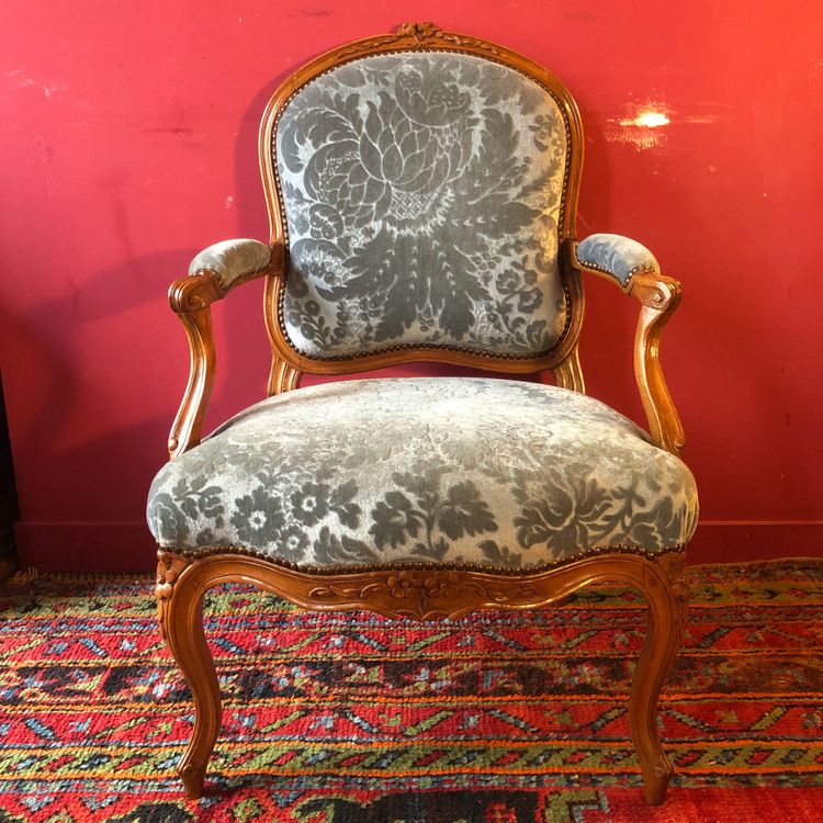 Fauteuil à la Reine, époque Louis XV