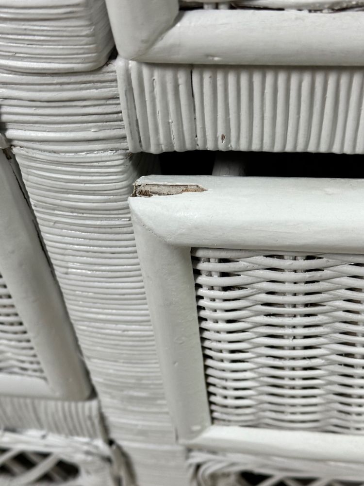 Commode galbée en rotin tressé blanc 1980'S