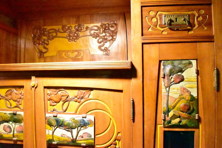 Crédence Art Nouveau italienne inspirée par Raimondo D'Aronco
