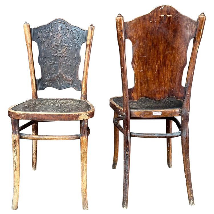 Viele Paare von Stühlen im Thonet-Stil
