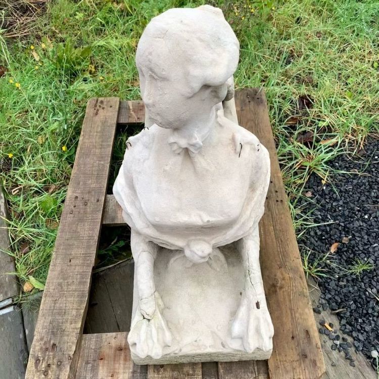 Coppia di statue Chimera in pietra ricostruita nello stile del XIX secolo