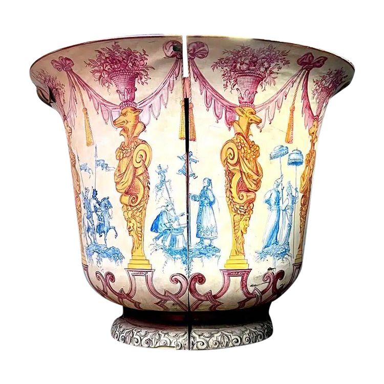 Vase-shaped theater sets