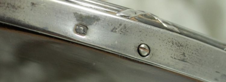 Petit miroir ovale biseauté avec monture en argent massif vers 1900