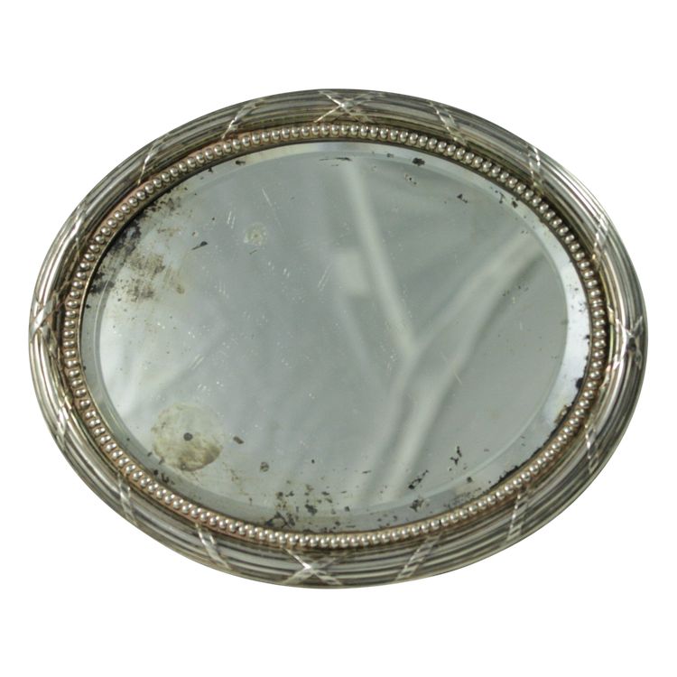 Petit miroir ovale biseauté avec monture en argent massif vers 1900