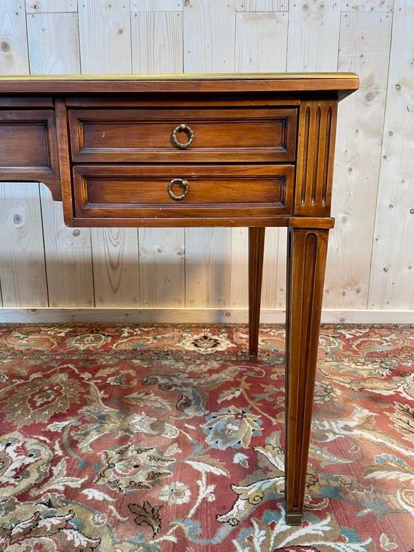 Bureau de style Louis XVI en merisier et cuir vert
