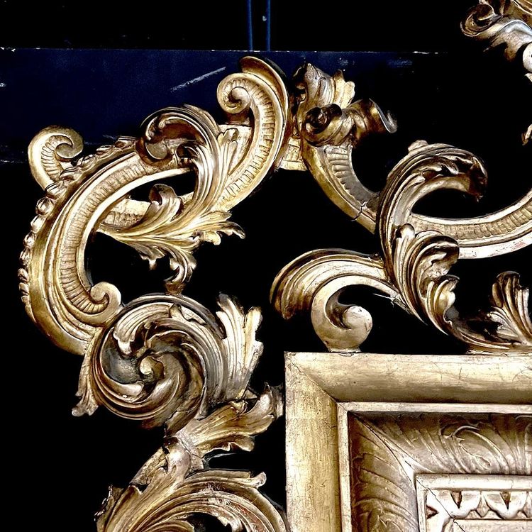 Spiegel aus vergoldetem Holz und Stuck im Rocaille-Stil Louis XV