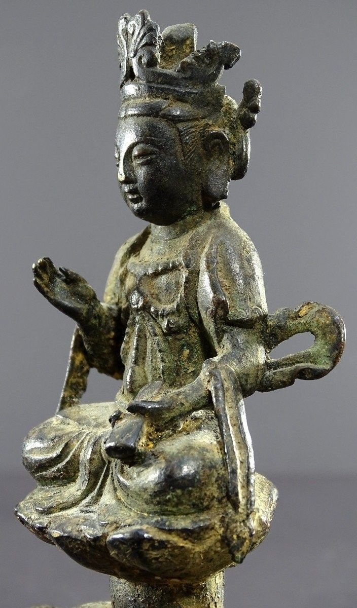 Chine, Dynastie Ming, Fin Du XIVème-début Du XVème, Statuette En Bronze De Majushri Sur Un Lion.