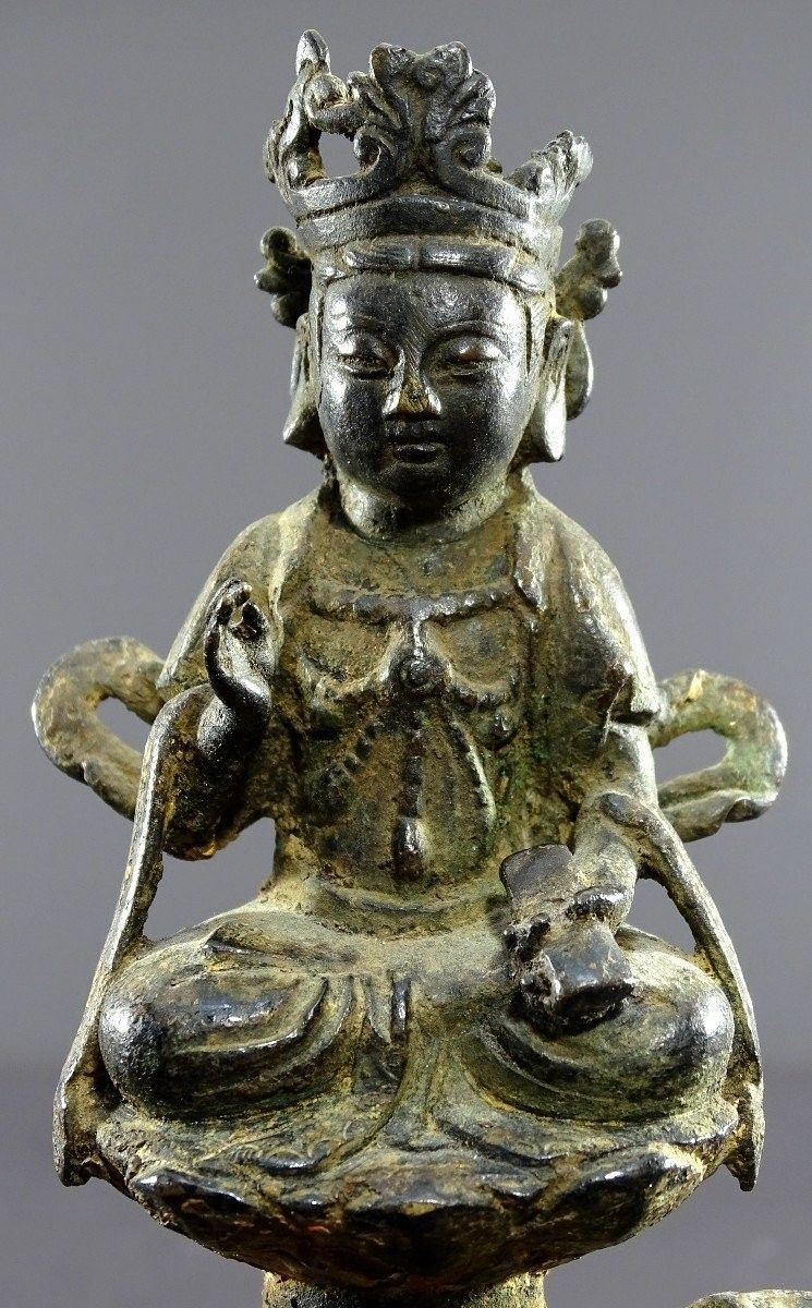Chine, Dynastie Ming, Fin Du XIVème-début Du XVème, Statuette En Bronze De Majushri Sur Un Lion.