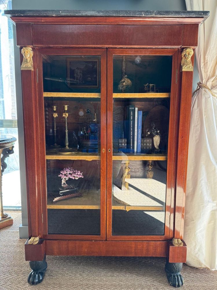 Mahogany display cabinet library from the Empire-Consulate period, early 19th century.