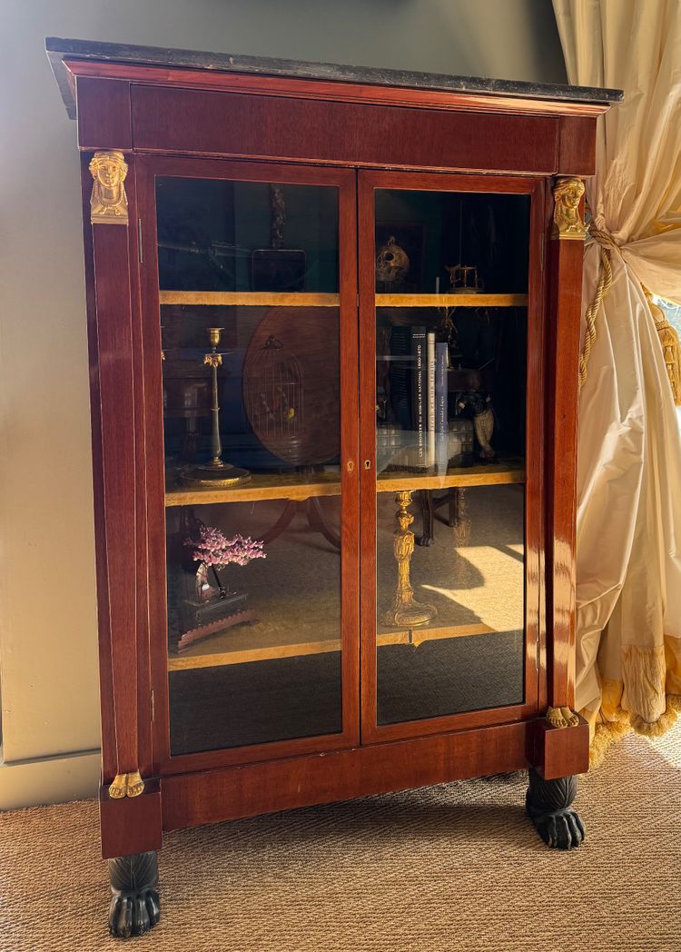 Mahogany display cabinet library from the Empire-Consulate period, early 19th century.