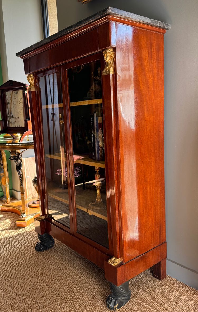 Mahogany display cabinet library from the Empire-Consulate period, early 19th century.