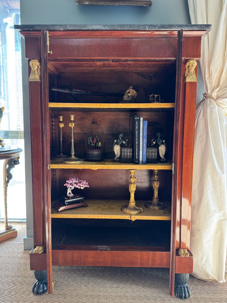 Mahogany display cabinet library from the Empire-Consulate period, early 19th century.