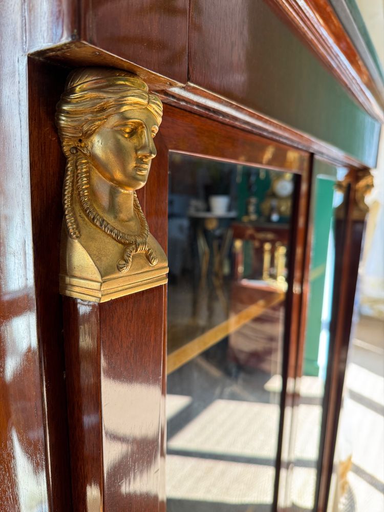 Mahogany display cabinet library from the Empire-Consulate period, early 19th century.