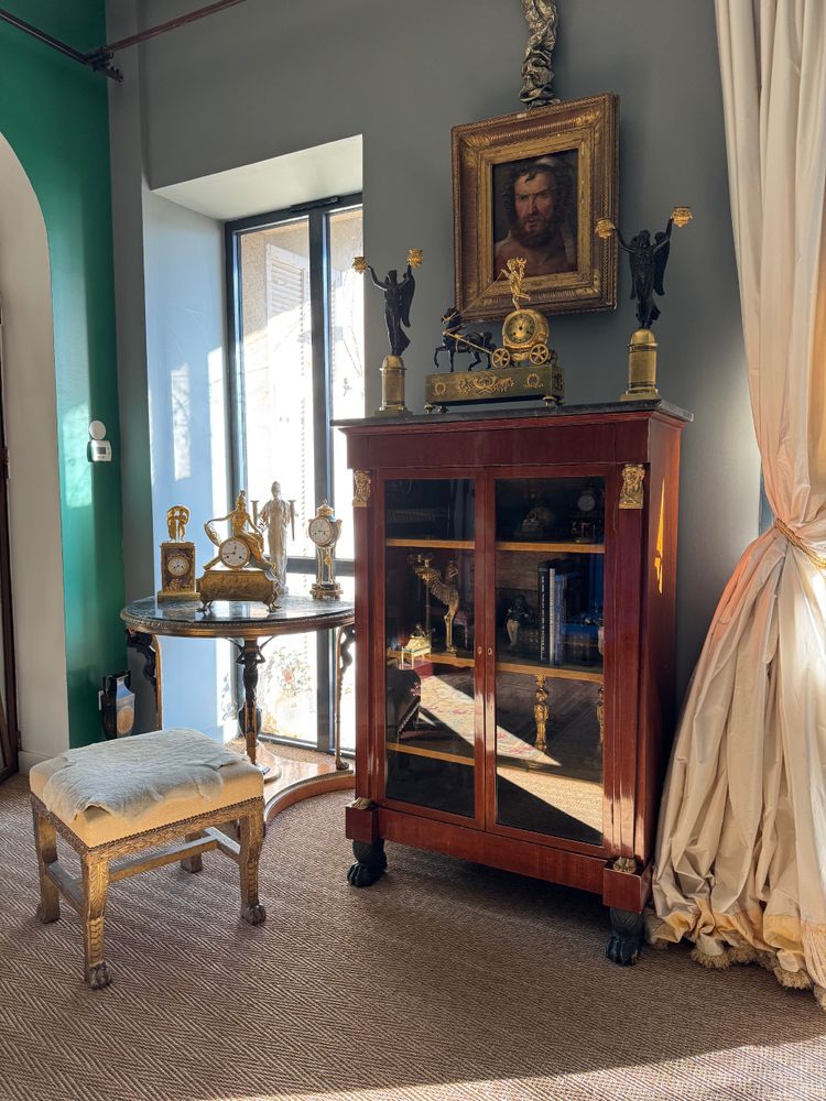 Mahogany display cabinet library from the Empire-Consulate period, early 19th century.
