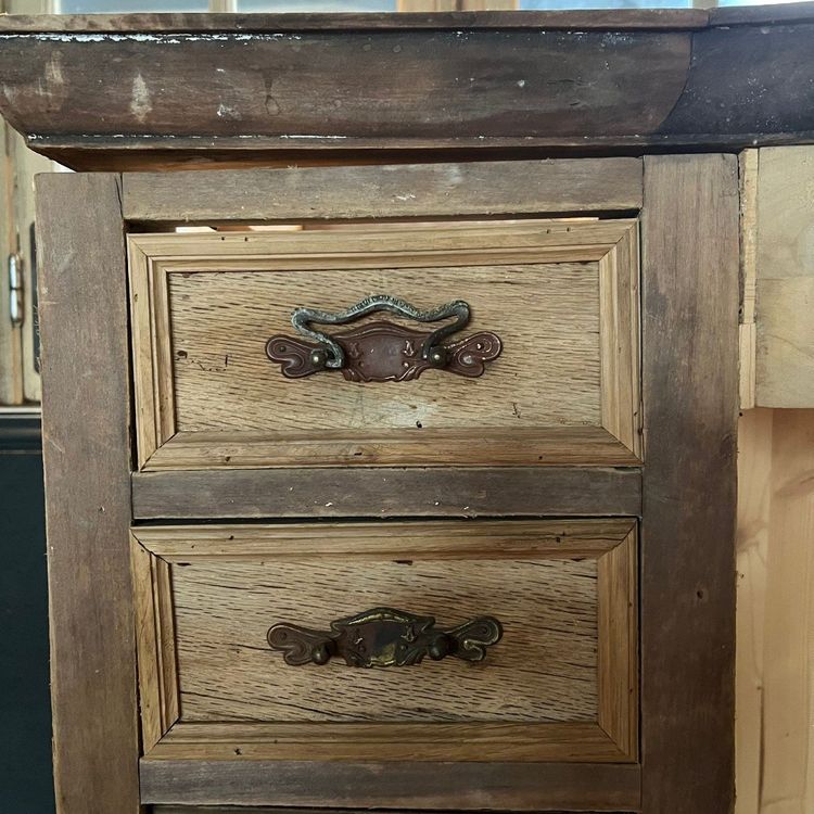 Mobiletto del barbiere